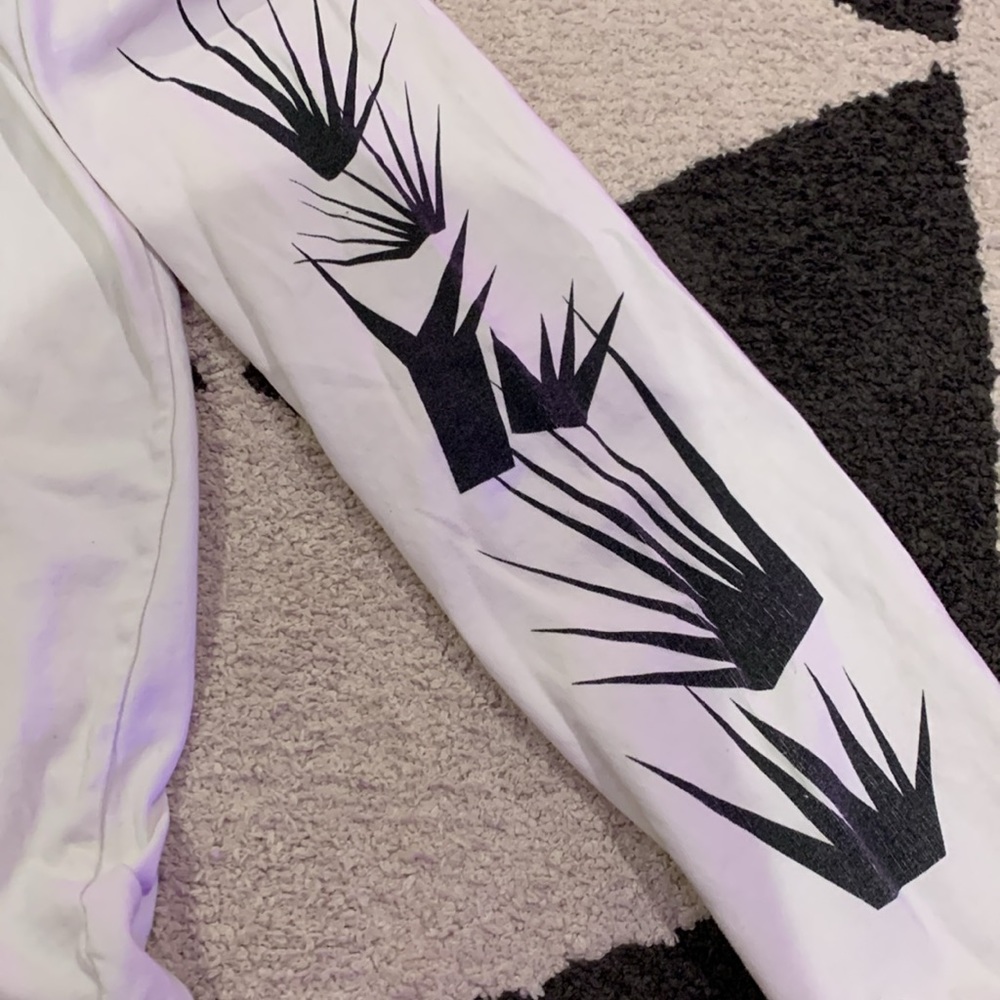 Topo designs, white with design on Front, small, regular fit. - Picture 3 of 4
